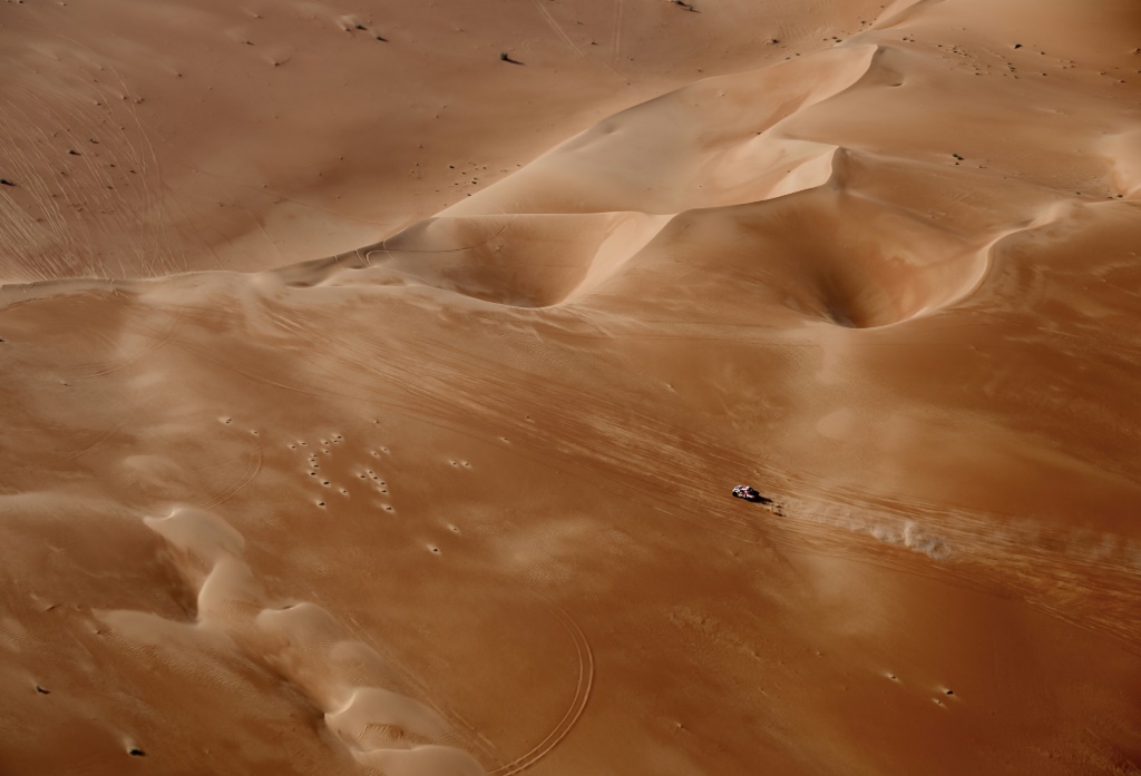 اقترب القطري ناصر العطية من الاحتفاظ بلقب فئة السيارات في رالي دكار الصحراوي في السعودية (ا ف ب)