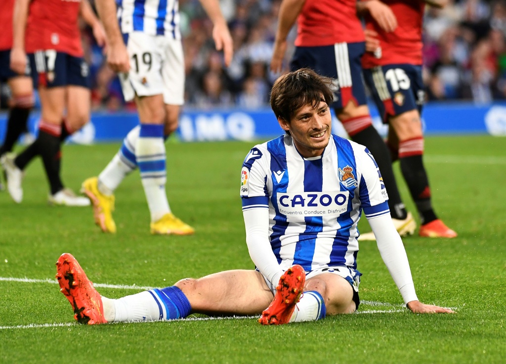 كان لاعب وسط ريال سوسيداد الإسباني دافيد سيلفا عنصراً رئيساً في صفوف النادي الباسكي (ا ف ب)