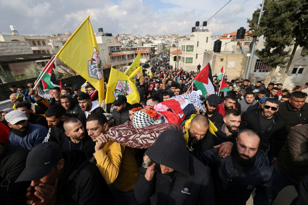 فلسطينيون يشيعون جثمان أحمد الكحلة (45 عاما) (ا ف ب)