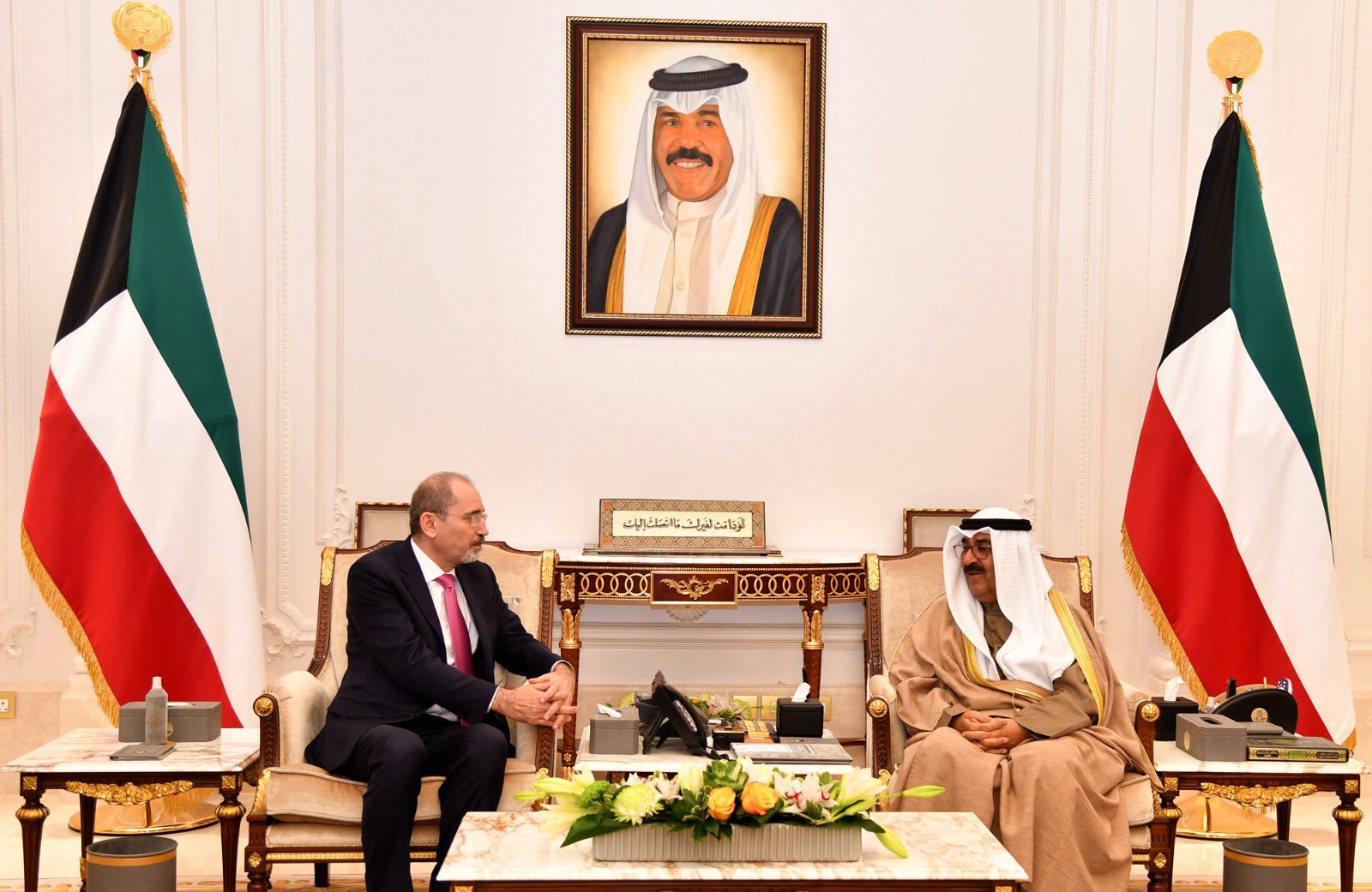 لقاء وزير خارجية الأردن أيمن الصفدي مع ولي عهد الكويت الشيخ مشعل الصباح (كونا)