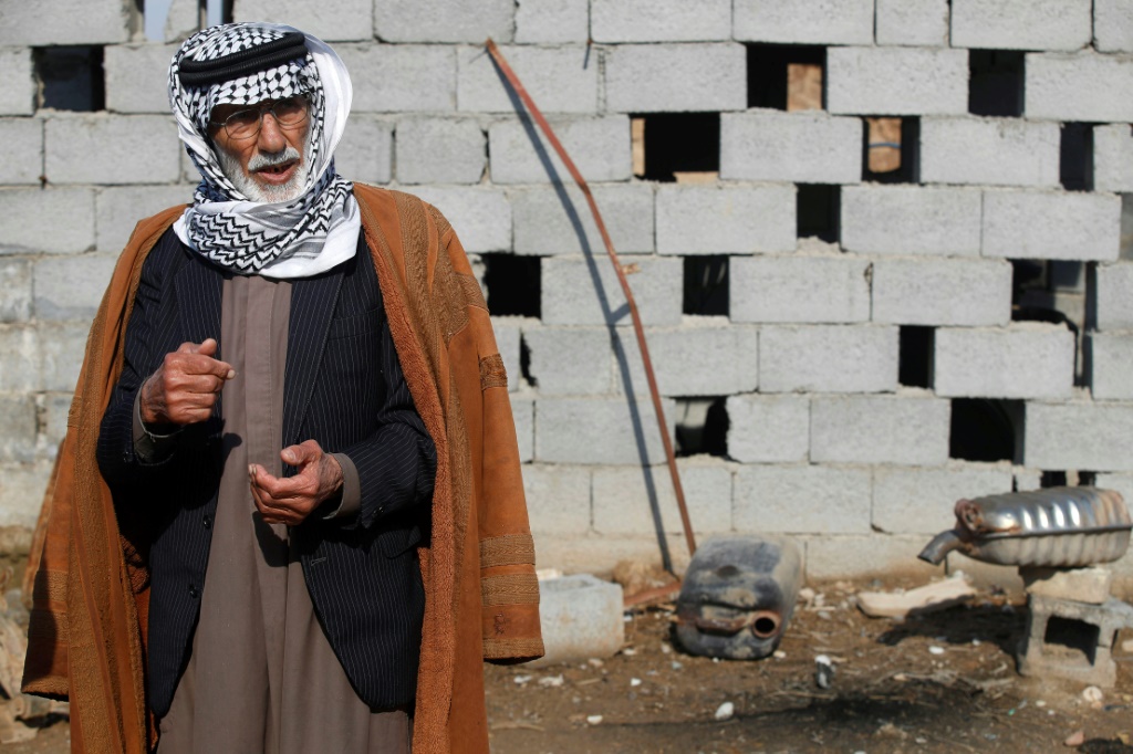 جبار علوان الذي قتل تنظيم الدولة الإسلامية عددا من أفراد عائلته في قرية البوبالي في وسط العراق في 12 كانون الثاني/يناير 2023 (ا ف ب)