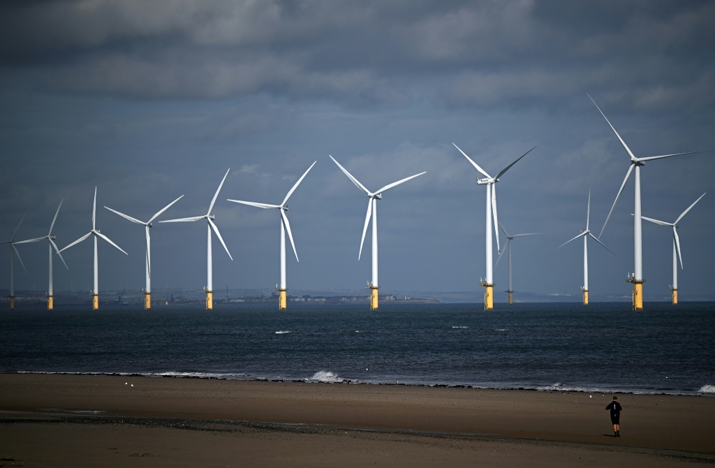تقول شركة Crown Estate في المملكة المتحدة إن مشاريع طاقة الرياح البحرية الستة الجديدة هذه ستولد الكهرباء لأكثر من سبعة ملايين منزل (ا ف ب)   