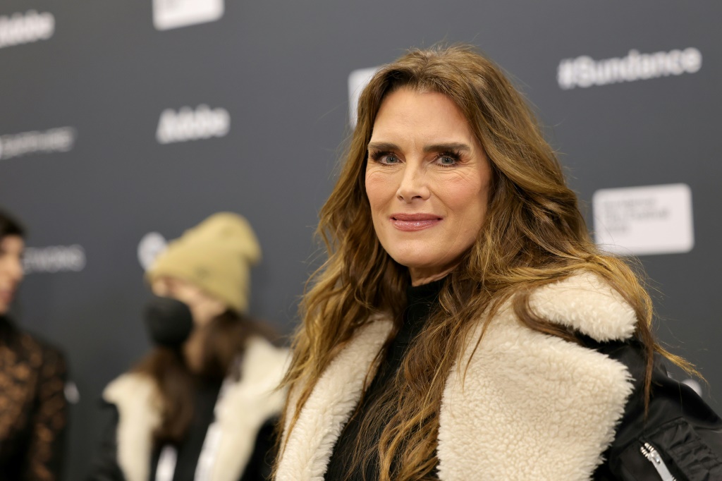 الممثلة بروك شيلدز على هامش مهرجان صندانس السينمائي في يوتا الأميركية بتاريخ 20 كانون الثاني/يناير 2023 (ا ف ب)