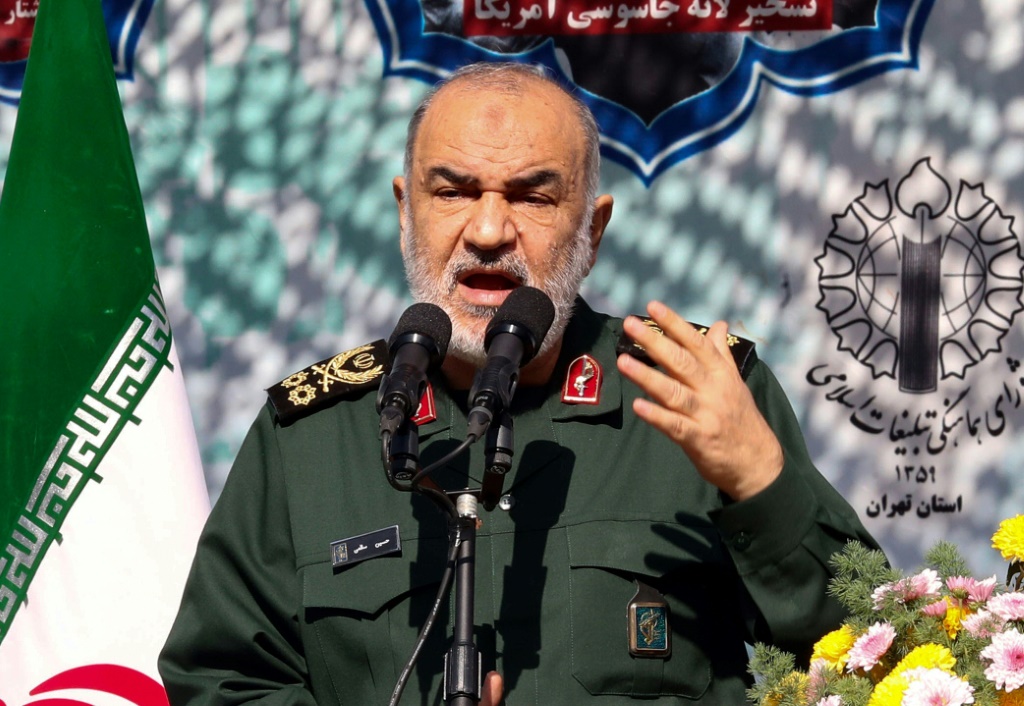 قائد الحرس الثوري الإيراني اللواء حسين سلامي يتحدث خلال احتفال في طهران في الرابع من تشرين الثاني/نوفمبر 2021. (ا ف ب)