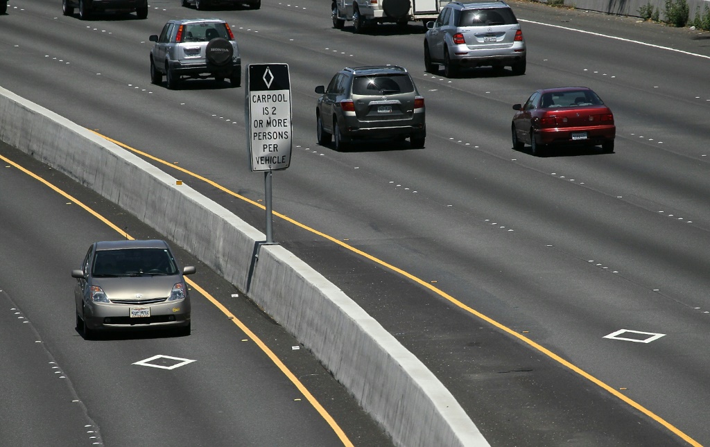 ممر للسيارات التي تضم راكبين على الأقل في سان رافاييل بولاية كاليفورنيا الأميركية في السادس من أيار/مايو 2011 (ا ف ب)