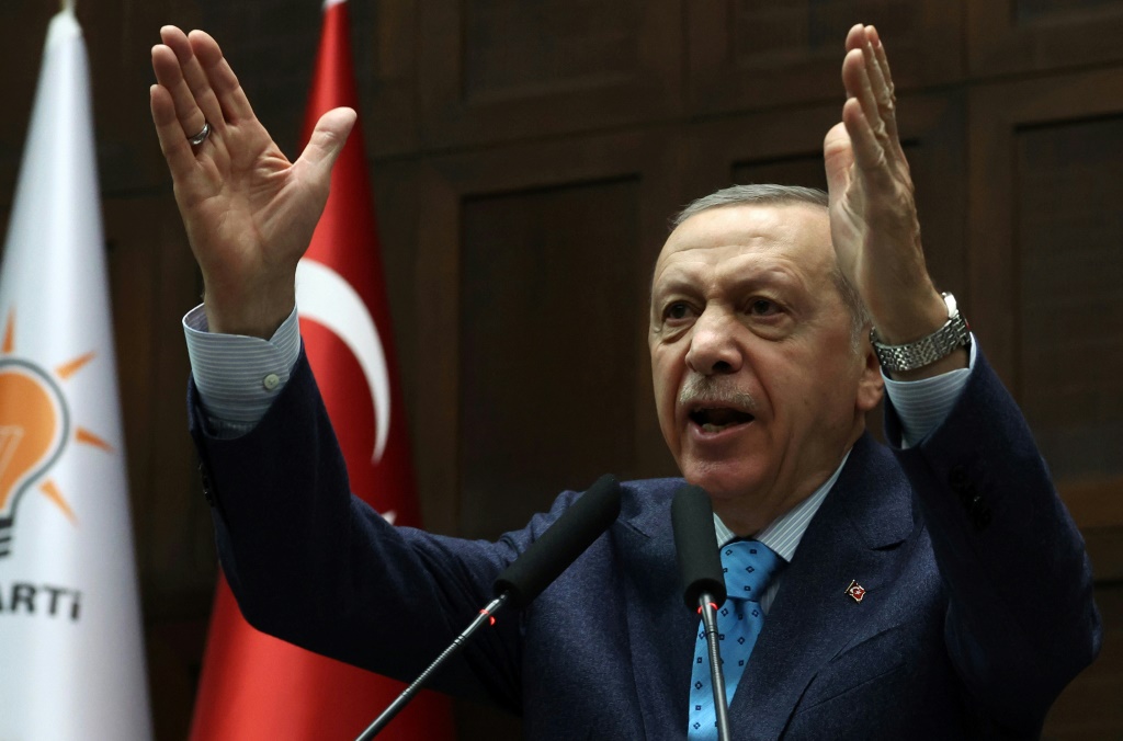 الرئيس التركي رجب طيب اردوغان يلقي خطابًا أمام الجمعية العامة الكبرى في أنقرة في 18 كانون الثاني/يناير 2023 (ا ف ب)