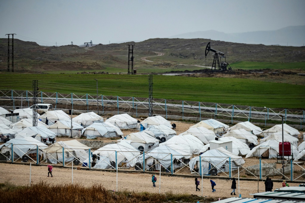 مخيم روج حيث تحتجز نساء وأطفال من عائات جهاديين من جنسيات مختلفة في مناطق سيطرة الأكراد بشمال شرق سوريا في 4 آذار/مارس 2021 (ا ف ب)