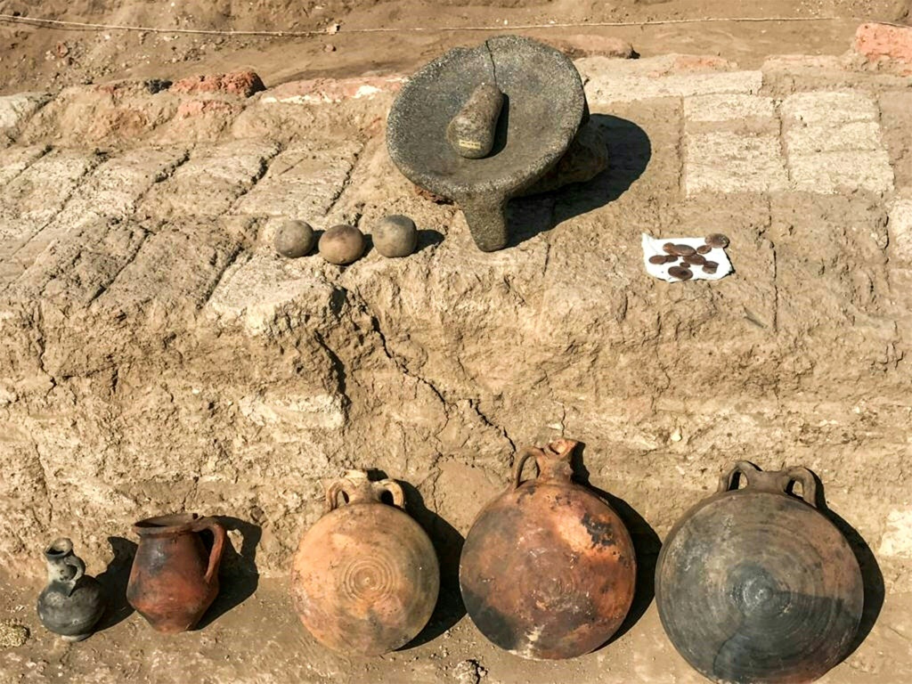 صورة موزعة من مديرية الآثار في مصر في 24 كانون الثاني/يناير 2023 تظهر آثارا من مدينة أثرية كاملة تم اكتشافها قرب الأقصر (ا ف ب)