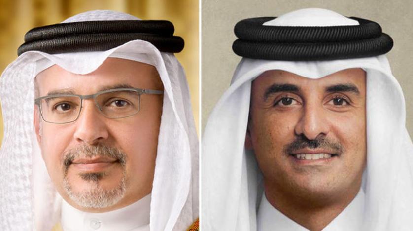 ولي عهد البحرين الأمير سلمان بن حمد آل خليفة وأمير قطر الشيخ تميم بن حمد آل ثاني أمير دولة قطر (اعلام بحريني)