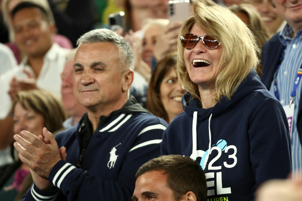والدا النجم الصربي نوفاك ديوكوفيتش خلال بطولة أستراليا المفتوحة (ا ف ب)