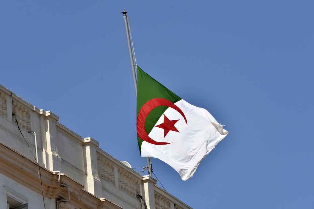علم الجزائر (ا ف ب)