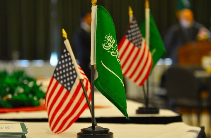 علم السعودية وأمريكا (مواقع الكترونية)