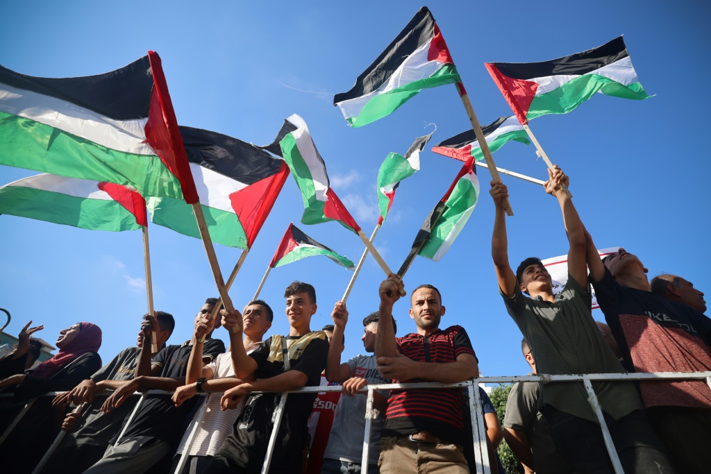 حيا البيان "أبناء الشعب الفلسطيني في جميع أماكن تواجده على صموده وثباته ومقاومته الشعبية السلمية، وتمسكه بحقوقه وثوابته الوطنية (ا ف ب)