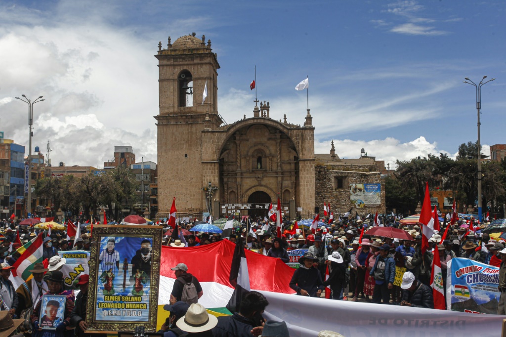 تظاهرة ضدّ الرئيسة دينا بولوارتي في 27 كانون الثاني/يناير 2023 في جولياكا في البيرو (ا ف ب)