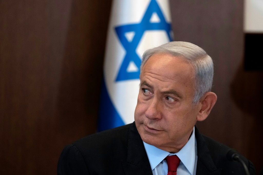 أشارت الصحيفة إلى أن بنيامين نتنياهو يجد نفسه في مواجهة الشارع الإسرائيلي، حيث إن مشروعه الإصلاحي يعد موضع ازعاج حتى داخل الدوائر الاقتصادية (ا ف ب)