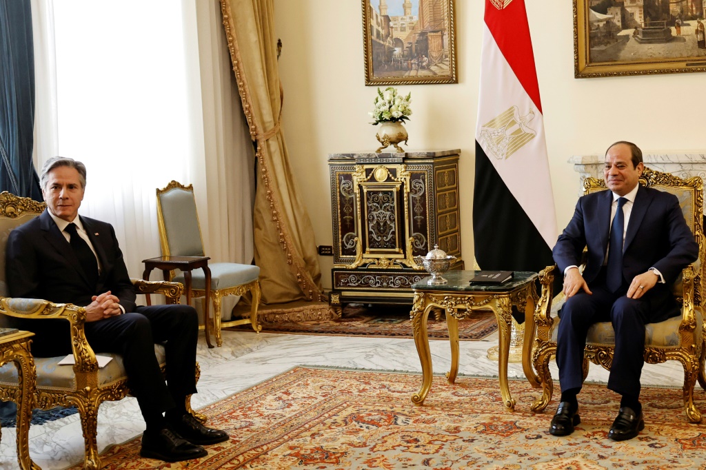وزير الخارجية الأميركي أنتوني بلينكن يلتقي بالرئيس المصري عبد الفتاح السيسي في القصر الرئاسي في القاهرة، 30 كانون الثاني/يناير 2023 (ا ف ب)