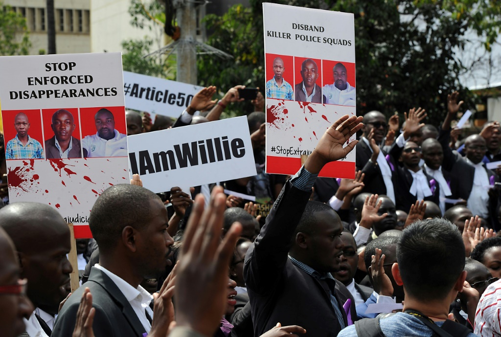    الغضب: تظاهر مئات المحامين في نيروبي في يوليو / تموز 2016 للاحتجاج على عمليات القتل (أ ف ب)