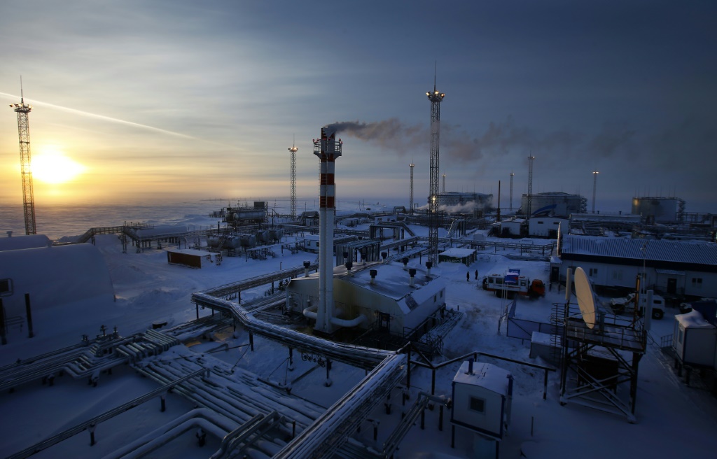 منشآت في حقل النفط التابع لمجموعة غازبروم العملاقة في نوفوبروتوفسكوي في روسيا في 18 شباط/فبراير 2015 (ا ف ب)