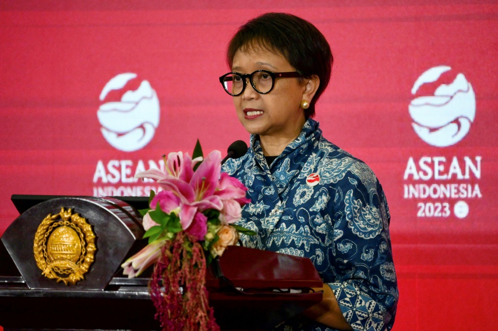 استضافت وزيرة الخارجية الإندونيسية ريتنو مارسودي محادثات (ا ف ب)