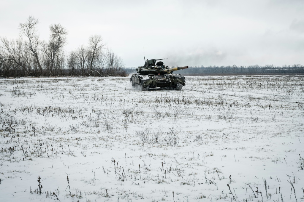    تقول أوكرانيا إن استبدال T-64s ووصول الصواريخ الدقيقة والمدفعية سيساعد في قلب مجرى الحرب (ا ف ب)