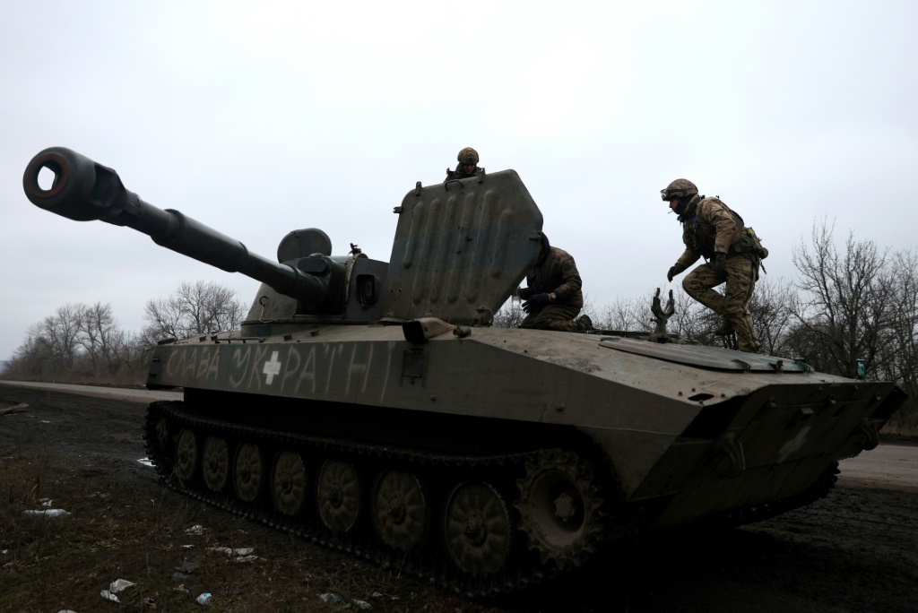 صورة مؤرخة في 21 كانون الثاني/يناير 2023 لجنود أوكرانيين في منطقة دونيتسك (ا ف ب)