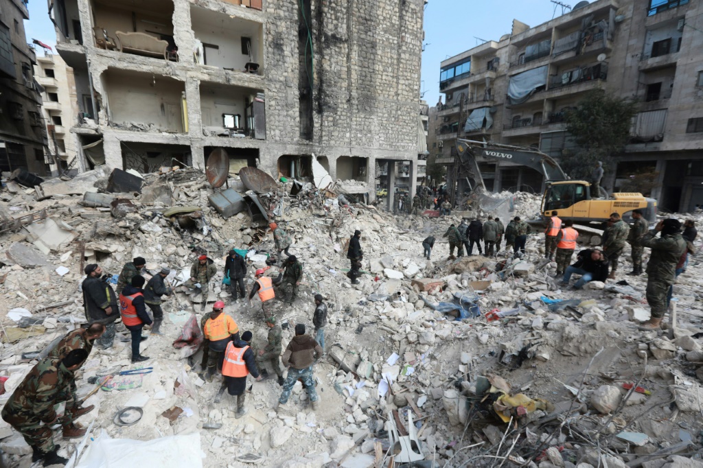 اعتبرت “ليبراسيون” أن هذا الزلزال يشكل “ضربة مدمرة جديدة” للشمال الغربي السوري (ا ف ب)