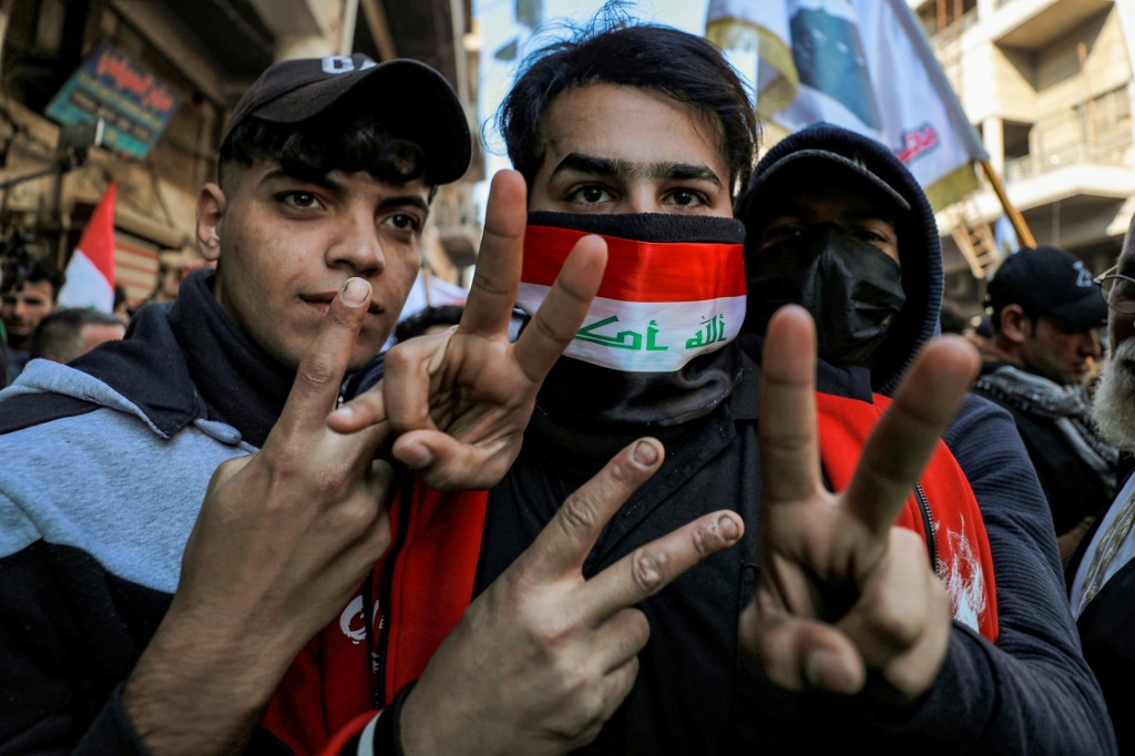 مظاهرة خارج مقر المصرف المركزي في بغداد بتاريخ 25 كانون الثاني/يناير 2023 (ا ف ب)