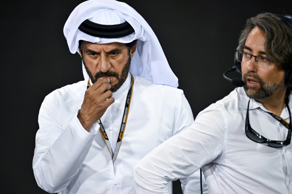 (يسار) رئيس الاتحاد الدولي للسيارات الاماراتي محمد بن سليّم (ا ف ب)