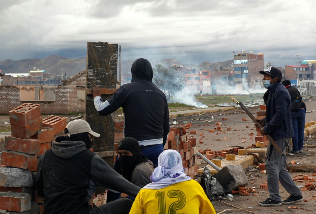 محتجون في مدينة خولياكا بجنوب البيرو في 09 شباط/فبراير 2023 (ا ف ب)