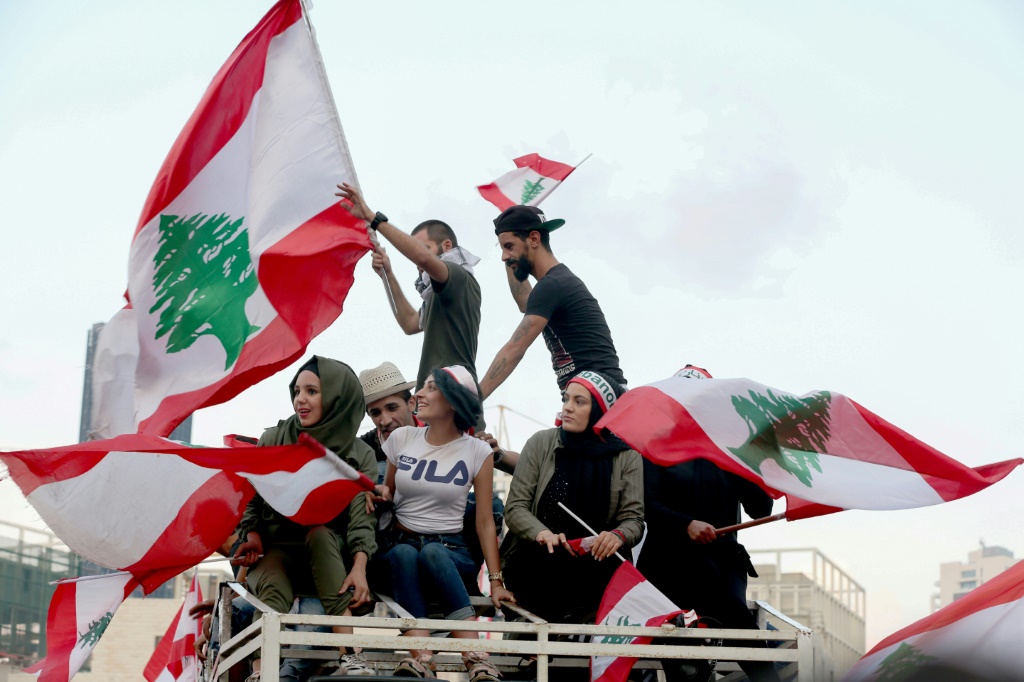 تقول الصحيفة إن الأزمة التي يمر بها لبنان هي واحدة من الأزمات الدولية التي لم تمر على العالم منذ منتصف القرن التاسع عشر (ا ف ب)