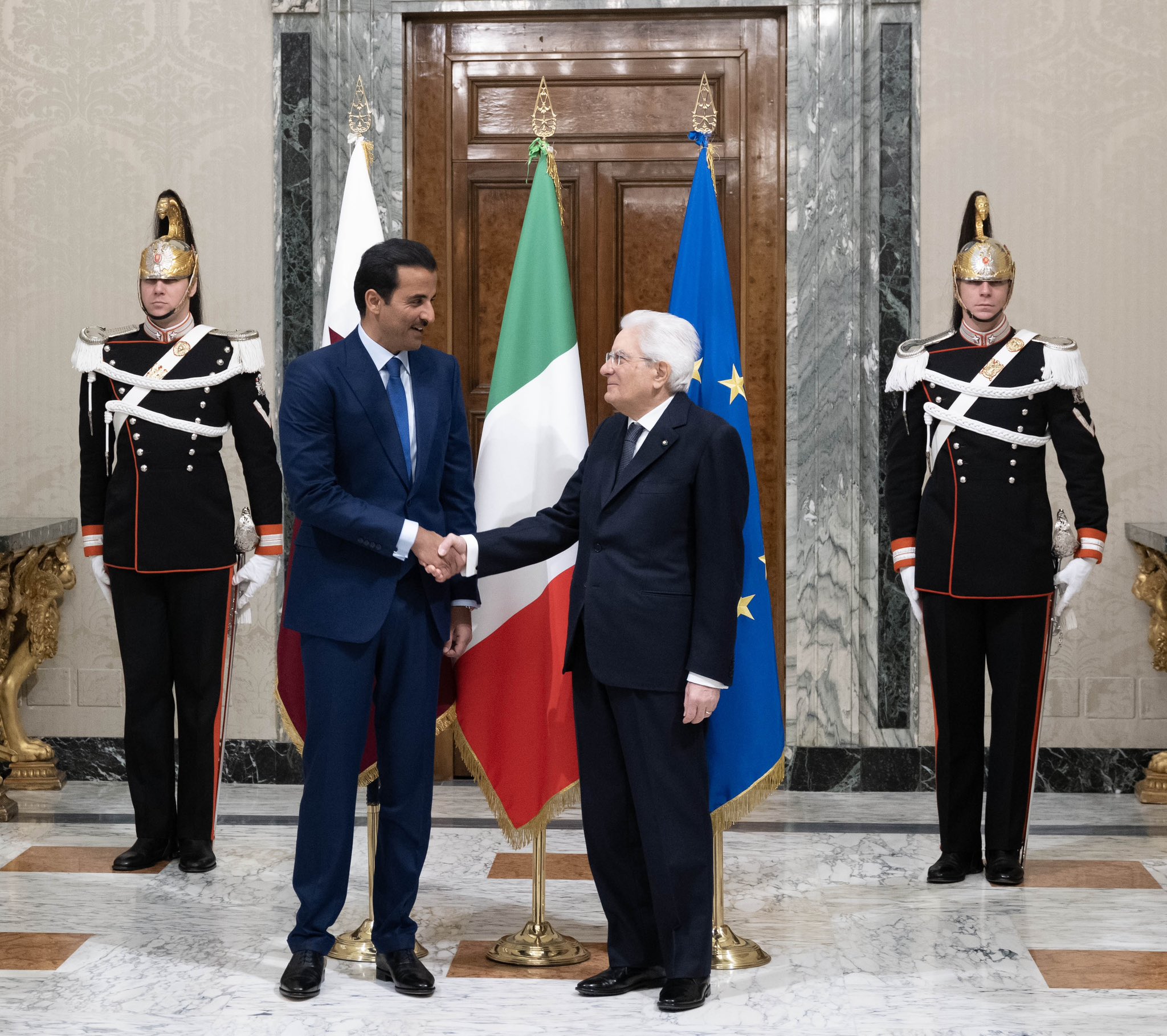 أمير قطر الشيخ تميم بن حمد آل ثاني مع الرئيس الإيطالي سيرجيو ماتاريلا (قنا)