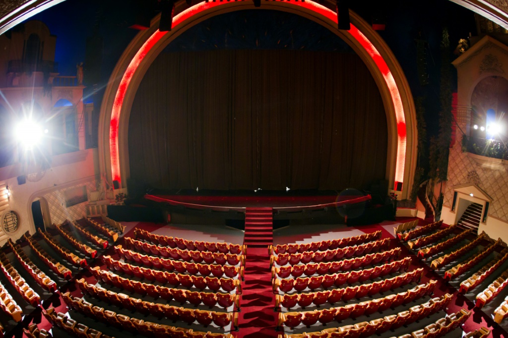 صالة "غران ريكس" للسينما في فرنسا التي تضم 2700 مقعد (ا ف ب)