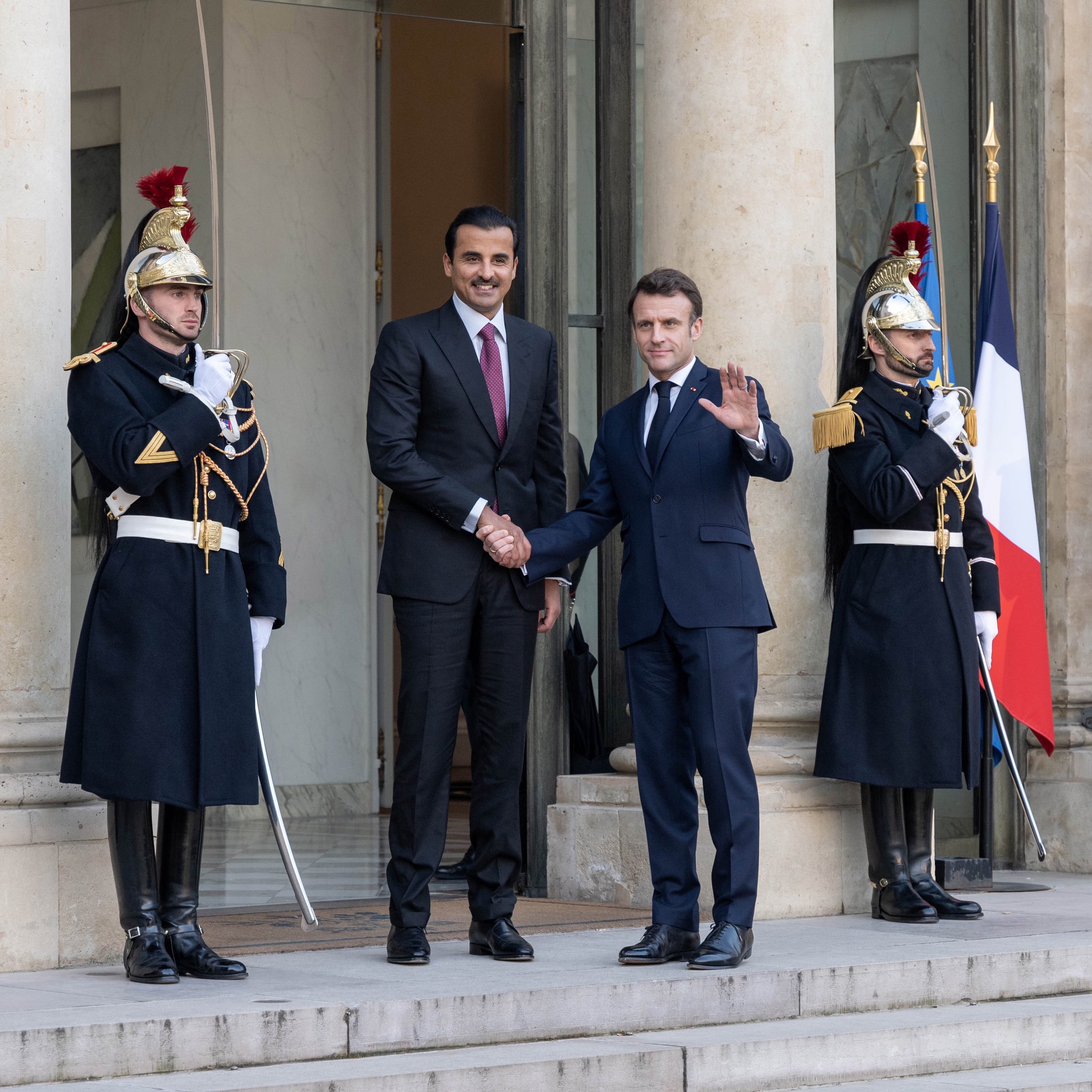  لقاء ثنائي عقد بين الطرفين في قصر الإليزيه بالعاصمة الفرنسية باريس (الديوان الأميري القطري)
