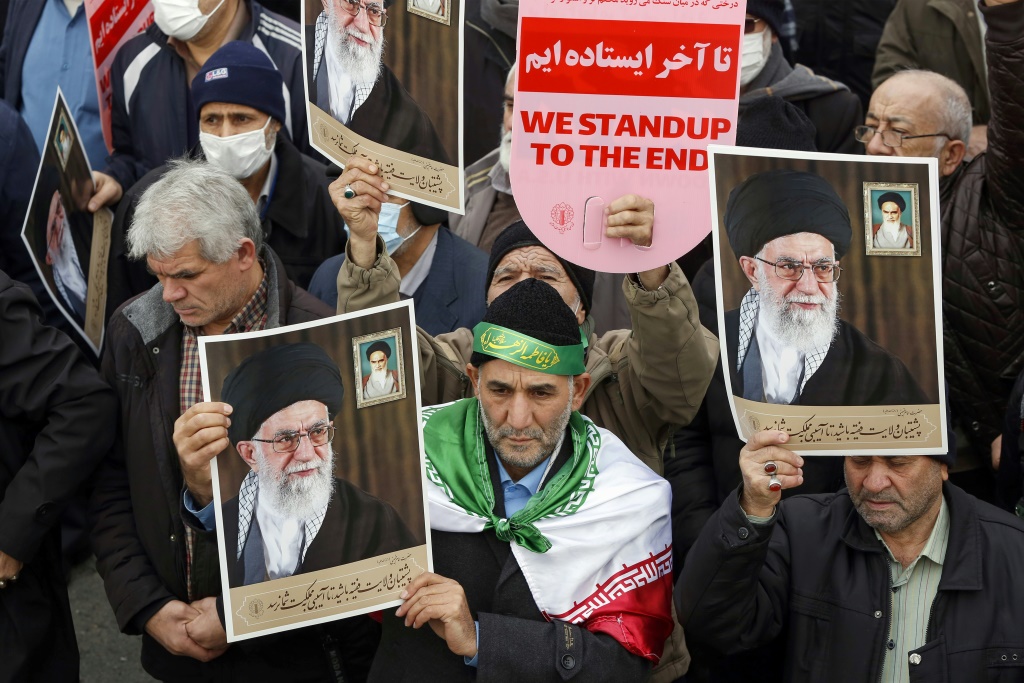    داخل إيران ، كان النظام بقيادة آية الله علي خامنئي غير منزعج إلى حد كبير من الدعوات للتغيير (ا ف ب)
