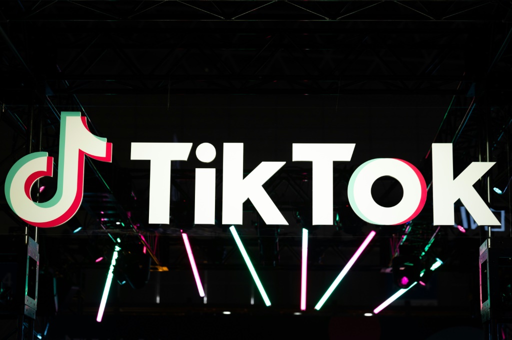     شعار "تيك توك" خلال معرض الألعاب في طوكيو في 15 أيلول/سبتمبر 2022 (ا ف ب)