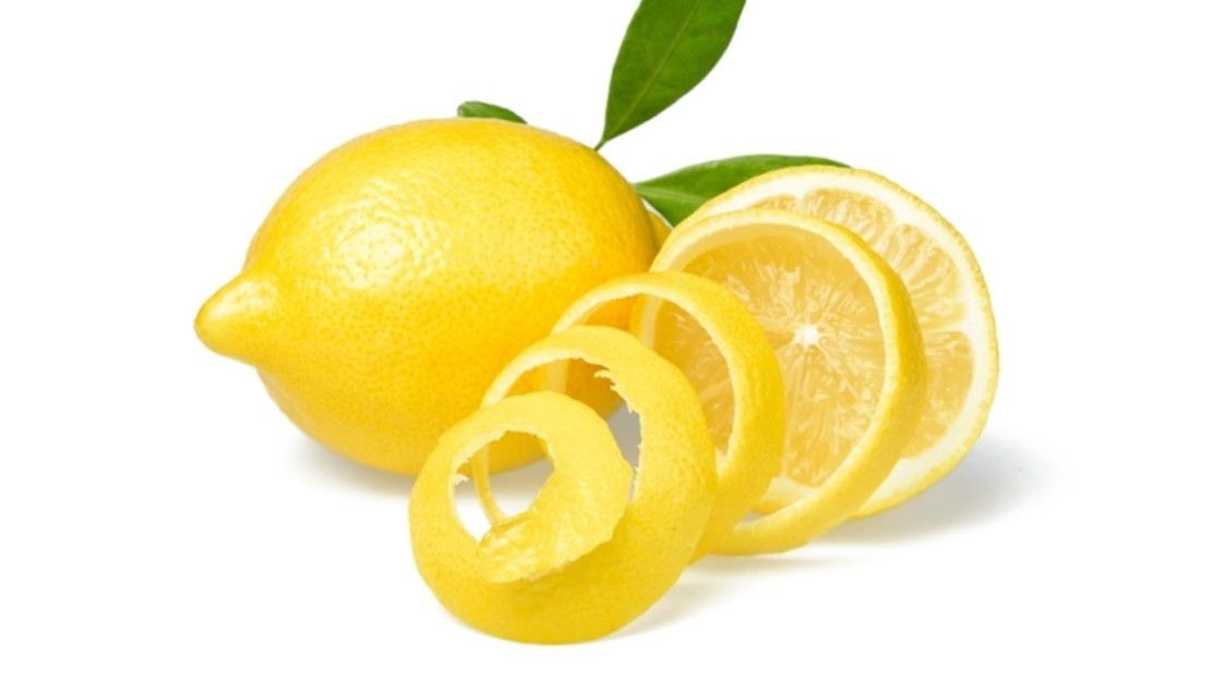 لا تتخلصي من قشر الليمون.. له فوائد واستخدامات عدة (زهرة الخليج)