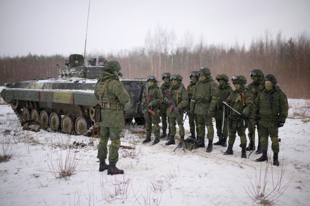 أعلنت روسيا البيضاء وروسيا في نهاية العام الماضي عن تشكيل قوة استجابة موحدة ، مع وصول عدة آلاف من الجنود الروس إلى البلاد. (ا ف ب)