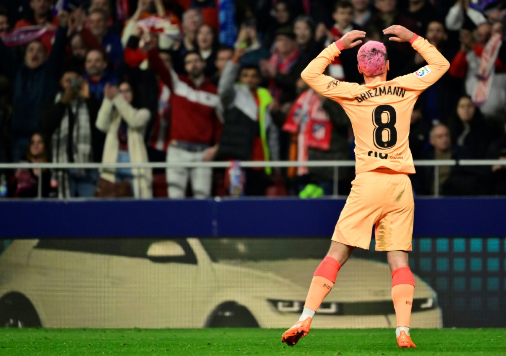 الفرنسي انطوان غريزمان يحتفل بالتسجيل لاتلتيكو مدريد في مرمى ضيفه اتلتيك بلباو في الدوري الاسباني لكرة القدم. مدريد في 19 شباط/فبراير 2023 (ا ف ب)