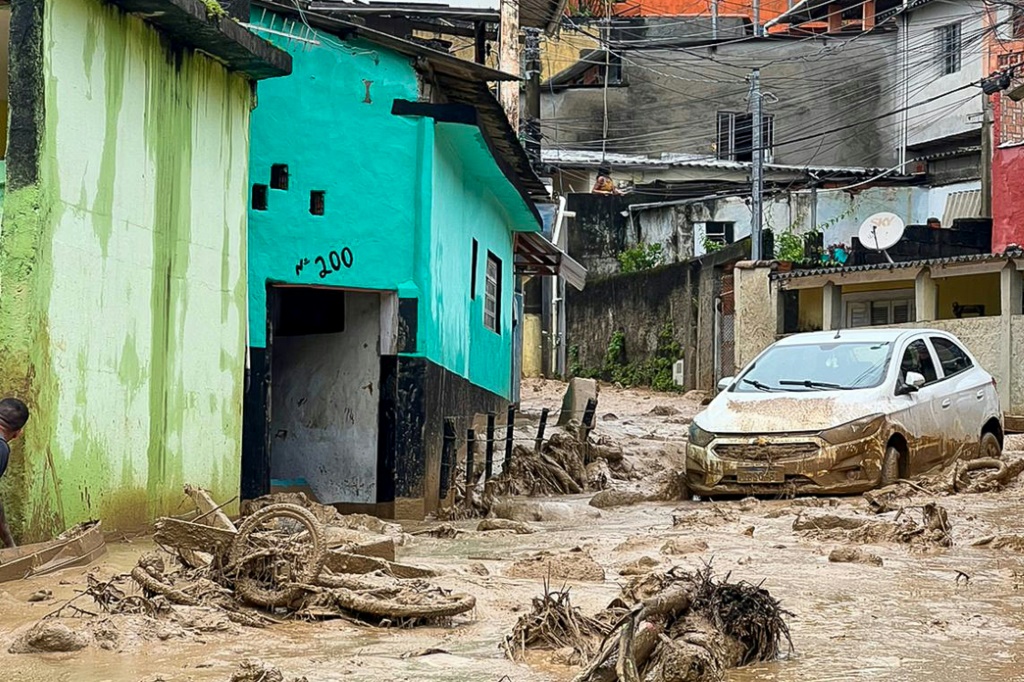 الأضرار التي سببتها الأمطار الغزيرة في بلدة ساو سيباستياو في ولاية ساو باولو (ا ف ب)