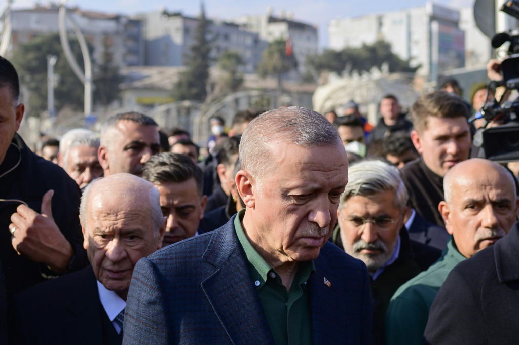    قام الرئيس رجب طيب أردوغان بزيارة إلى محافظة هاتاي بجنوب تركيا ، الأكثر تضرراً من الزلزال. (أ ف ب)