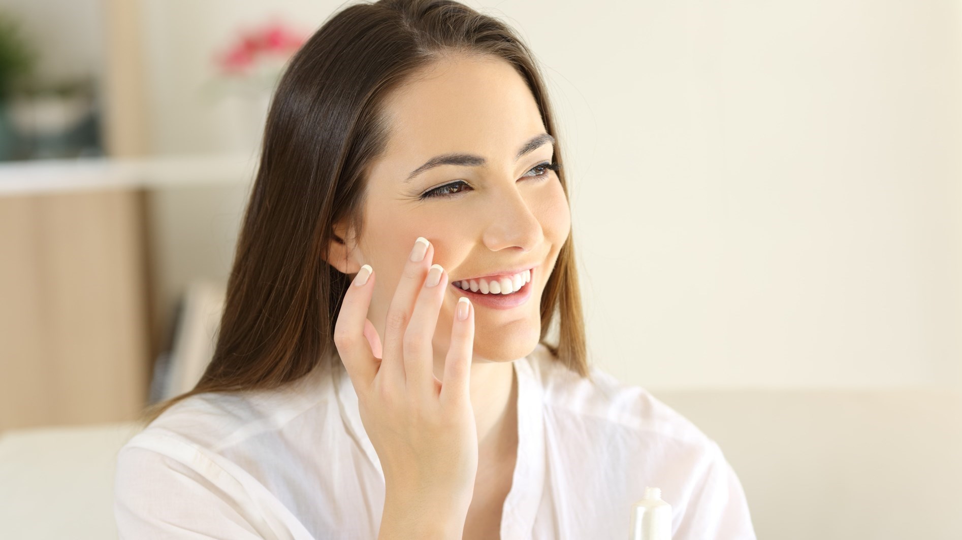 الرؤوس البيضاء تزعجكِ؟.. جربي هذه الطرق للتخلص منها(زهرة الخليج)