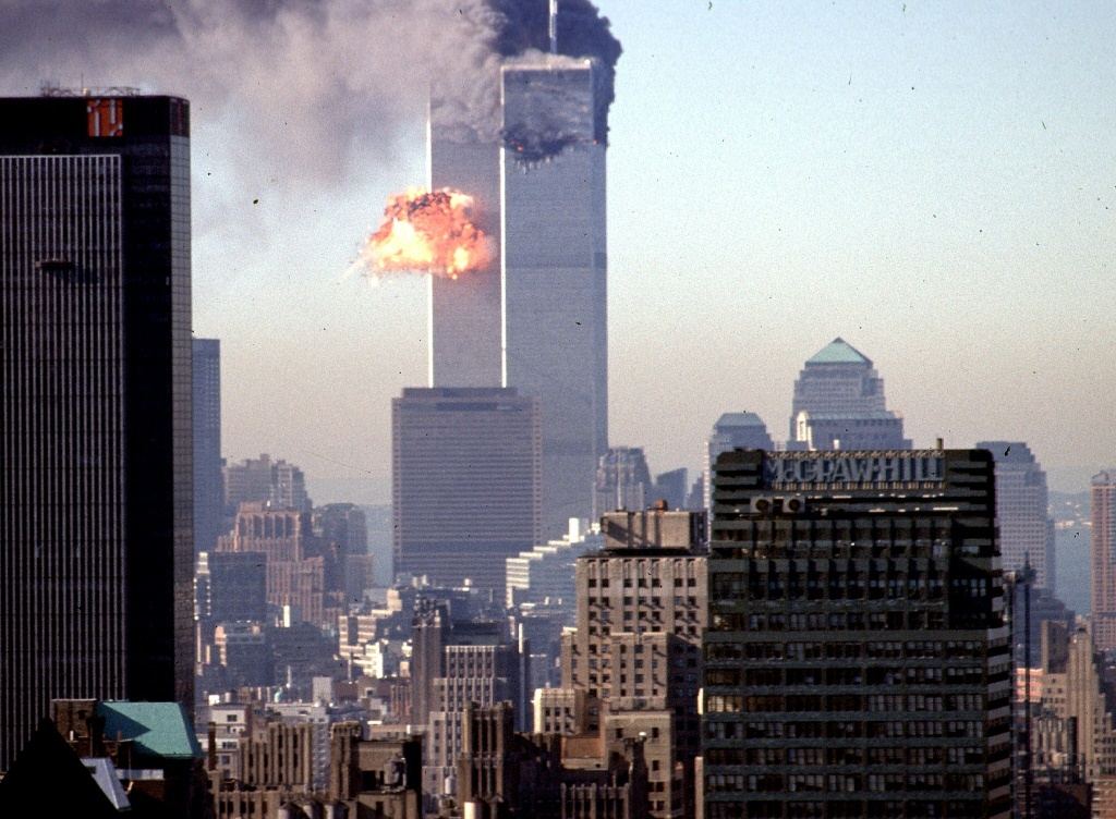 برجا مركز التجاري العالمي في 11 أيلول/سبتمبر 2001 عند وقوع الهجوم في نيويورك (ا ف ب)