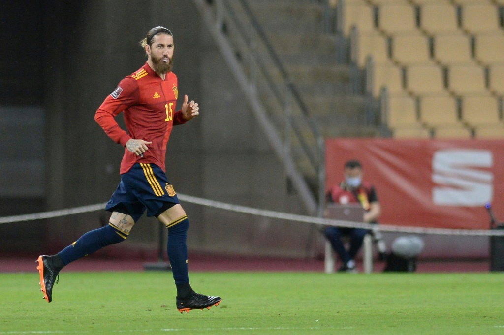 قائد المنتخب الاسباني السابق سيرخيو راموس خلال مباراته الدولية الاخيرة ضد كوسوفو ضمن تصفيات مونديال قطر في آذار/مارس 2021 (ا ف ب)