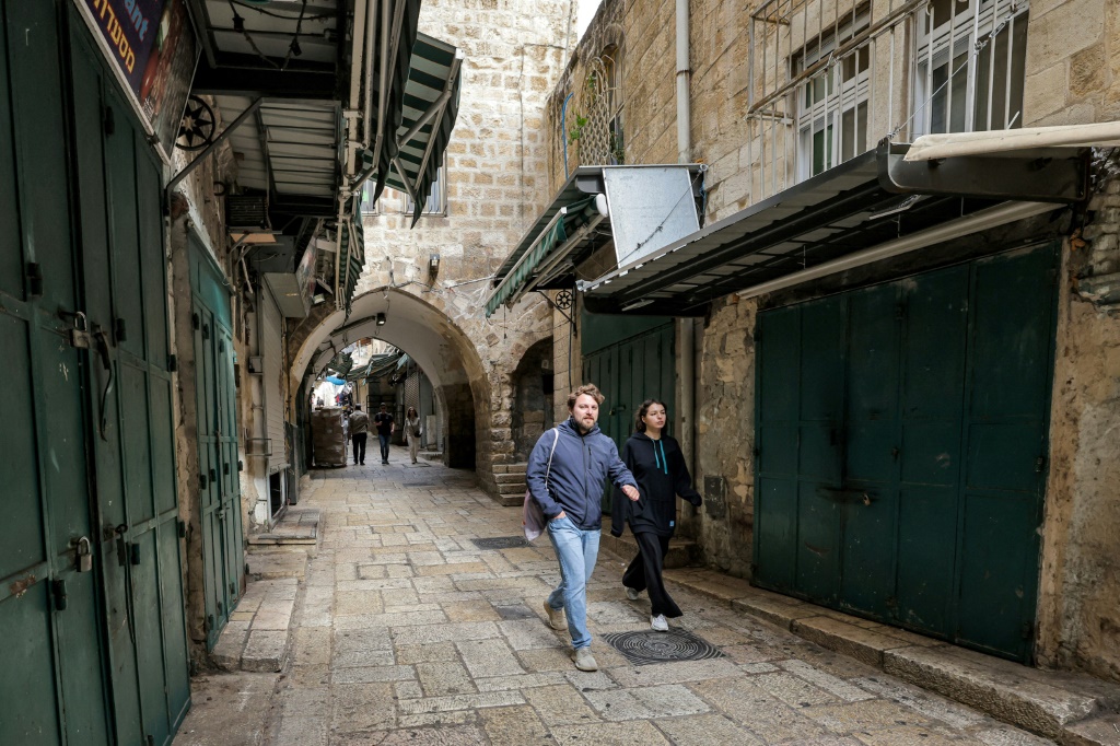  &nbsp;  الإضراب يعم البلدة القديمة في القدس الشرقية المحتلة في 23 شباط/فبراير 2023 تلبية لدعوة لجنة التنسيق الفصائلي الفلسطينية "غضبا" من العملية العسكرية الاسرائيلية الأربعاء والتي اسفرت عن مقتل 11 فلسطينيا وجرح العشرات (أ ف ب)