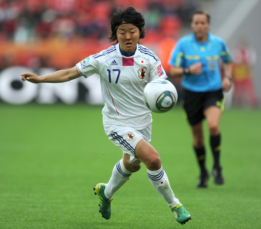 لاعبة منتخب سيدات اليابان لكرة القدم يوكي ناغاساتو في صورة مؤرخة في الأول من تموز/يوليو 2011 خلال مباراة اليابان والمكسيك في كأس العالم للسيدات. (ا ف ب)