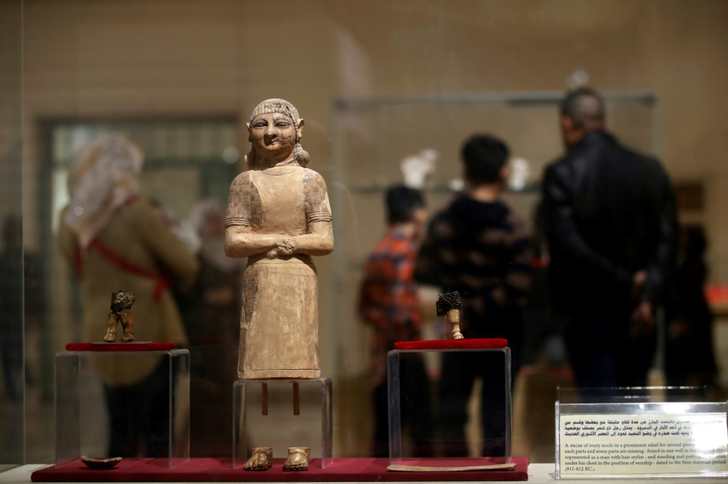 زوار في المتحف العراقي في بغداد في 24 شباط/فبراير 2023 (ا ف ب)