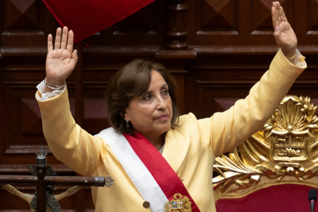 رئيسة بيرو دينا بولوارت (ا ف ب)