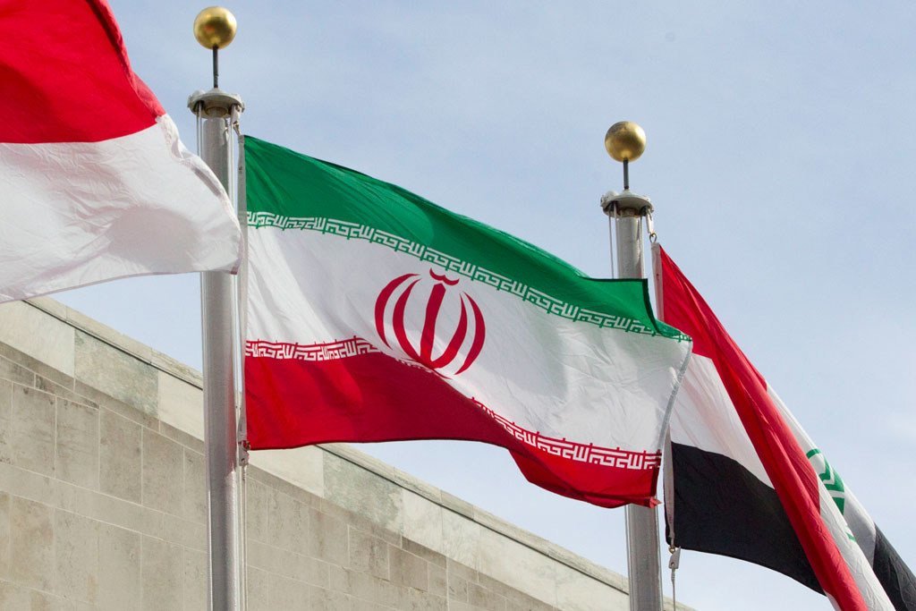 العلم الإيراني والعلم العراقي (يـو أن)