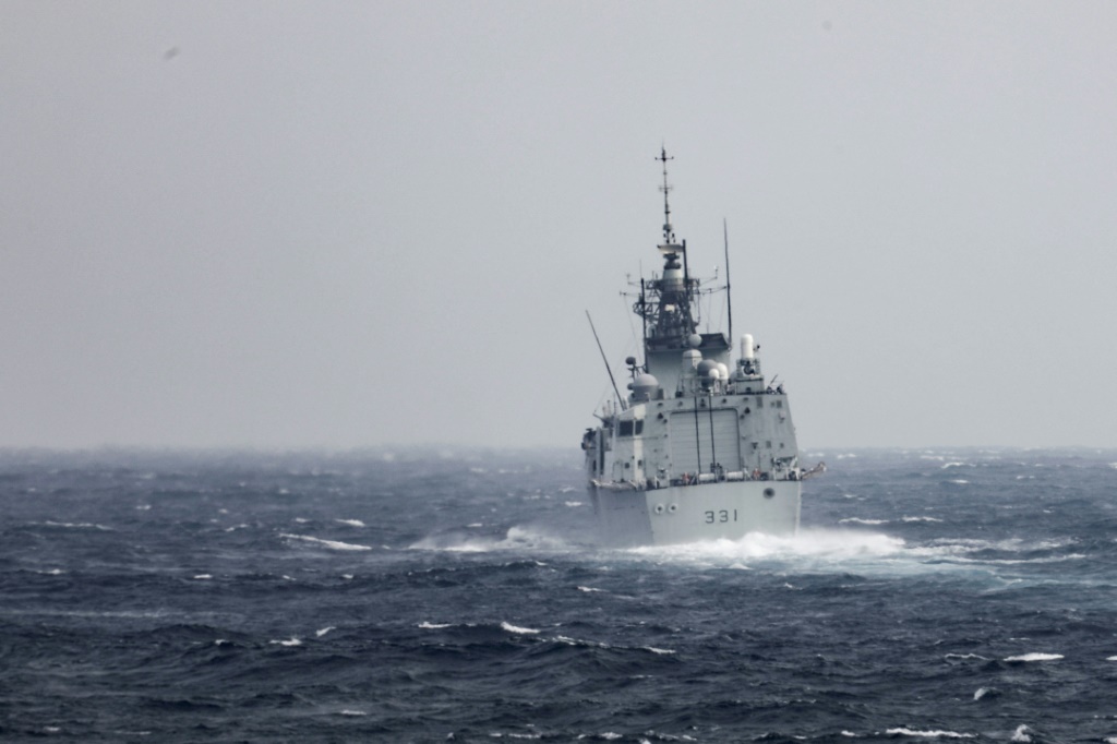 الفرقاطة الكندية HMCS Vancouver تعبر مضيق تايوان في 20 أيلول/سبتمبر 2022 (ا ف ب)