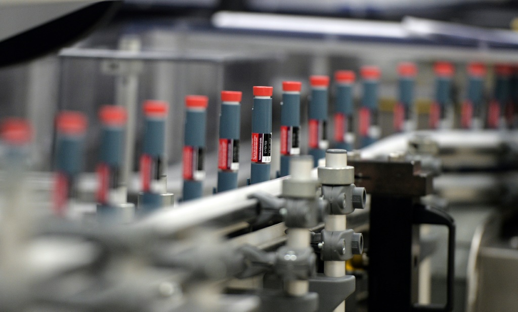 صورة لوحدة مخصصة لإنتاج أقلام الأنسولين في مصنع شركة الأدوية الأميركية إيلي ليلي في شرق فرنسا، في 12 تشرين الأول/أكتوبر 2015 (ا ف ب)